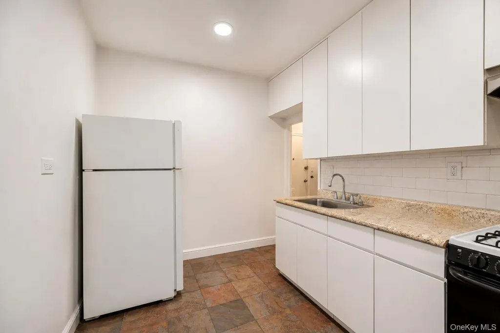 721 E 242nd Street Bronx NY 10470