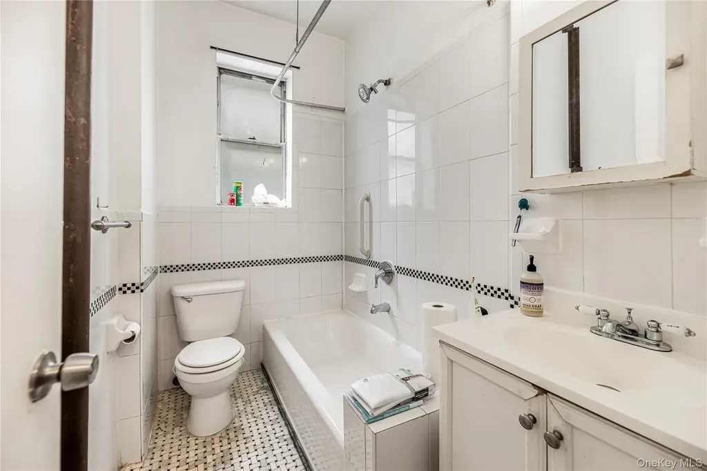 721 E 242nd Street Bronx NY 10470
