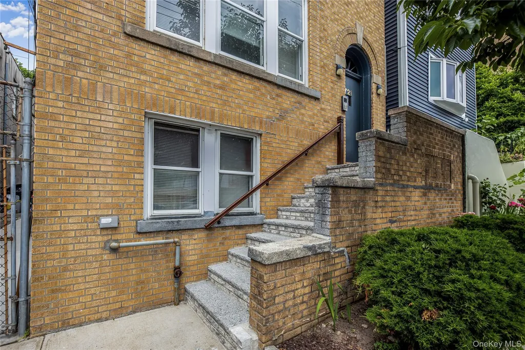 721 E 242nd Street Bronx NY 10470