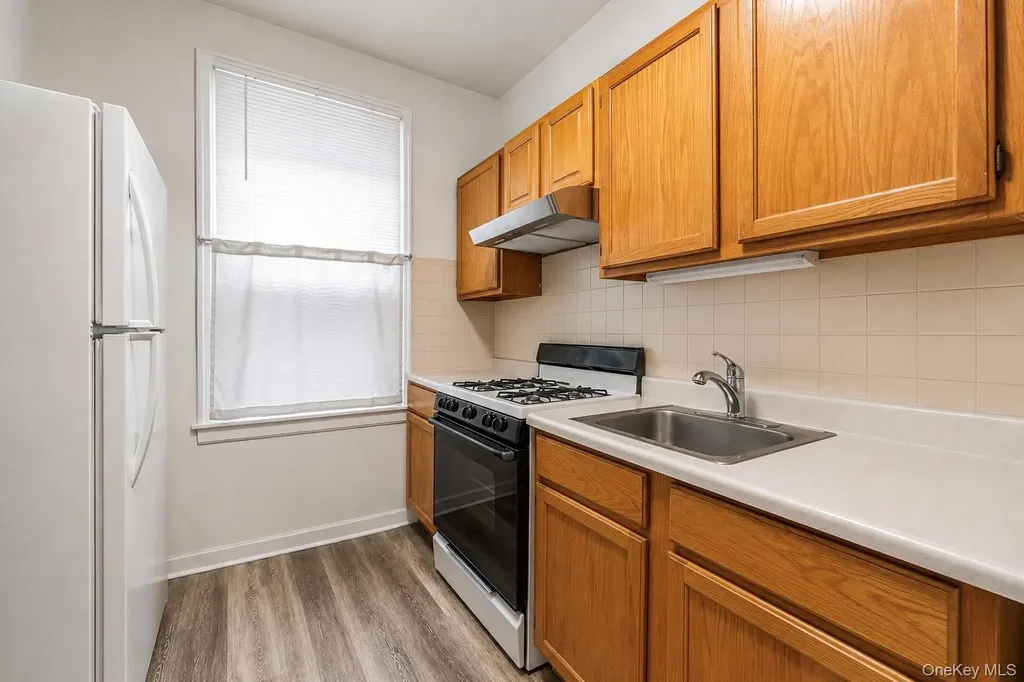721 E 242nd Street Bronx NY 10470