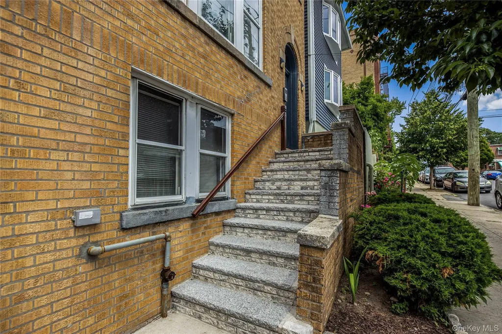 721 E 242nd Street Bronx NY 10470