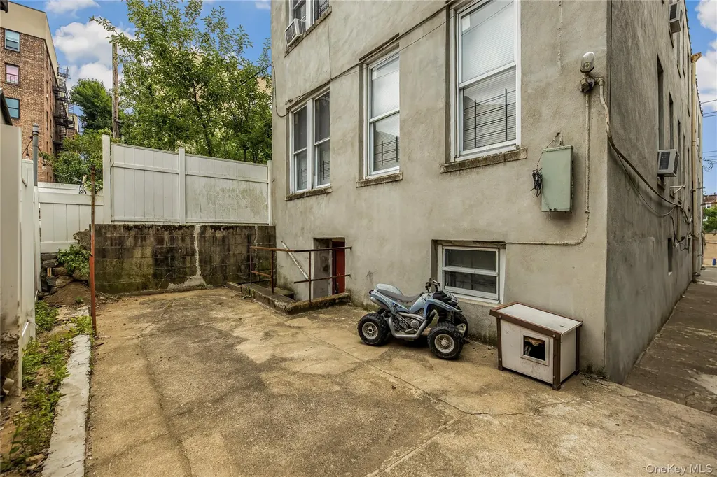 721 E 242nd Street Bronx NY 10470