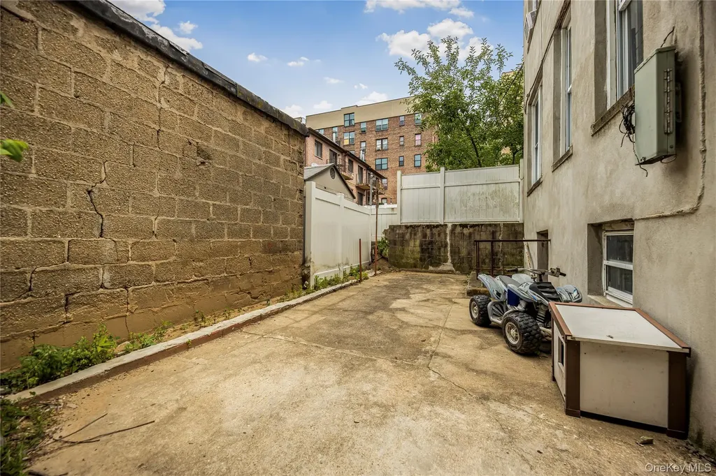 721 E 242nd Street Bronx NY 10470