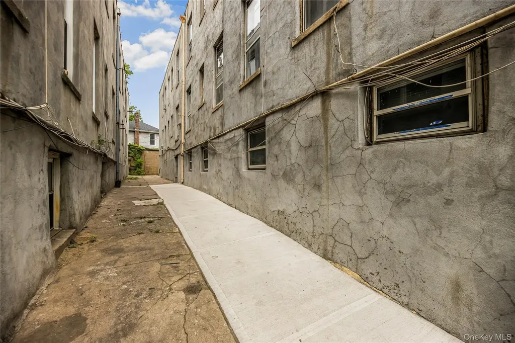721 E 242nd Street Bronx NY 10470