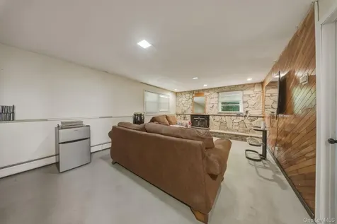 4 Hunt Drive Call Listing Agent NY 10921