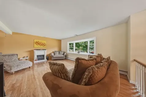 4 Hunt Drive Call Listing Agent NY 10921