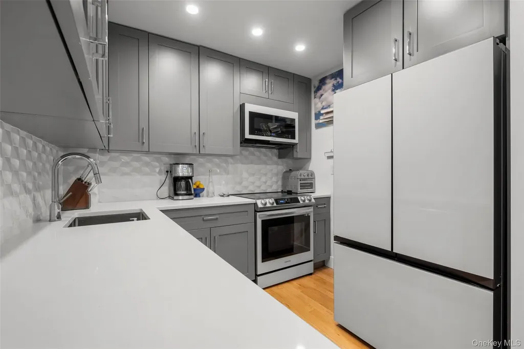 20 Old Mamaroneck Road White Plains NY 10605