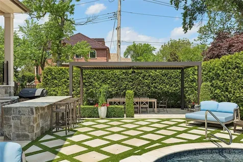 Whitestone NY 11357