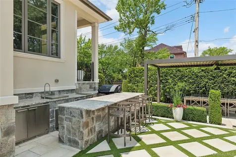 Whitestone NY 11357