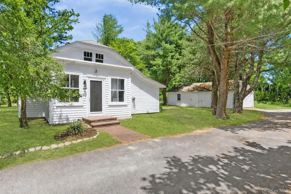 108 Jessup Avenue Quogue NY 11959