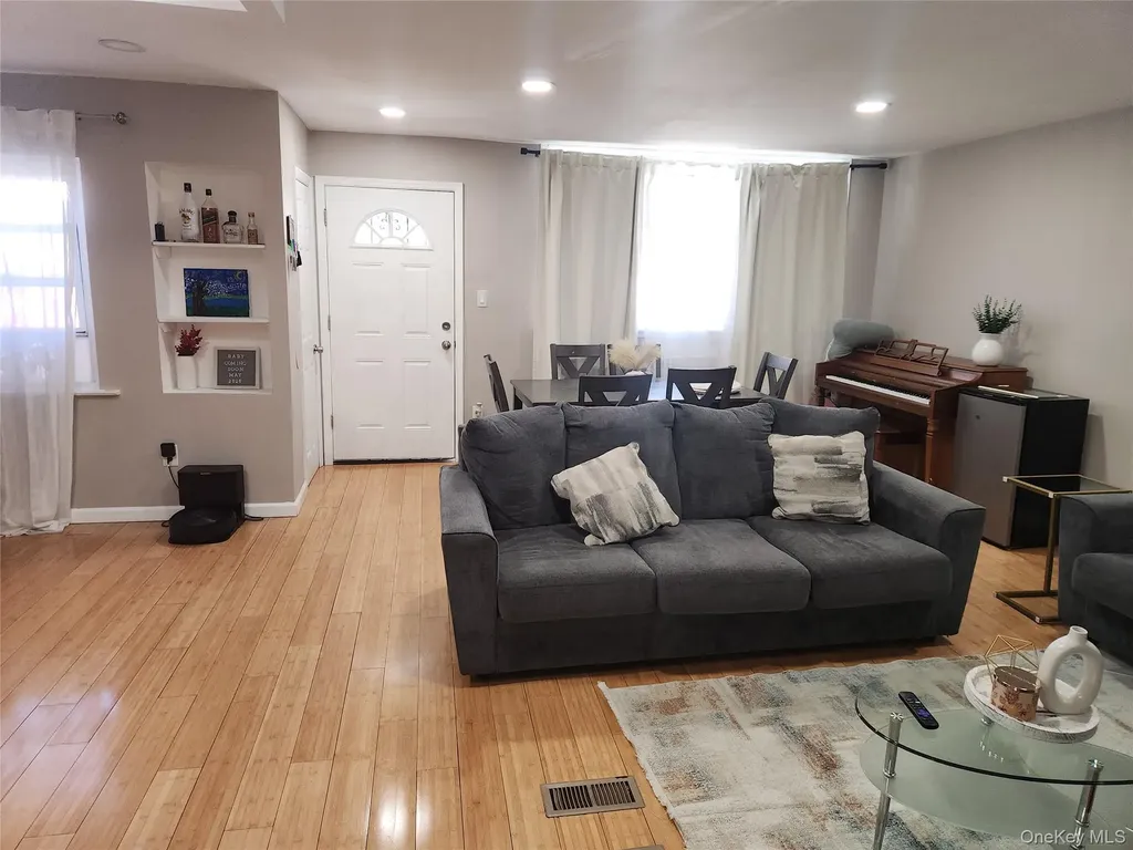 3324 Gunther Avenue Bronx NY 10469