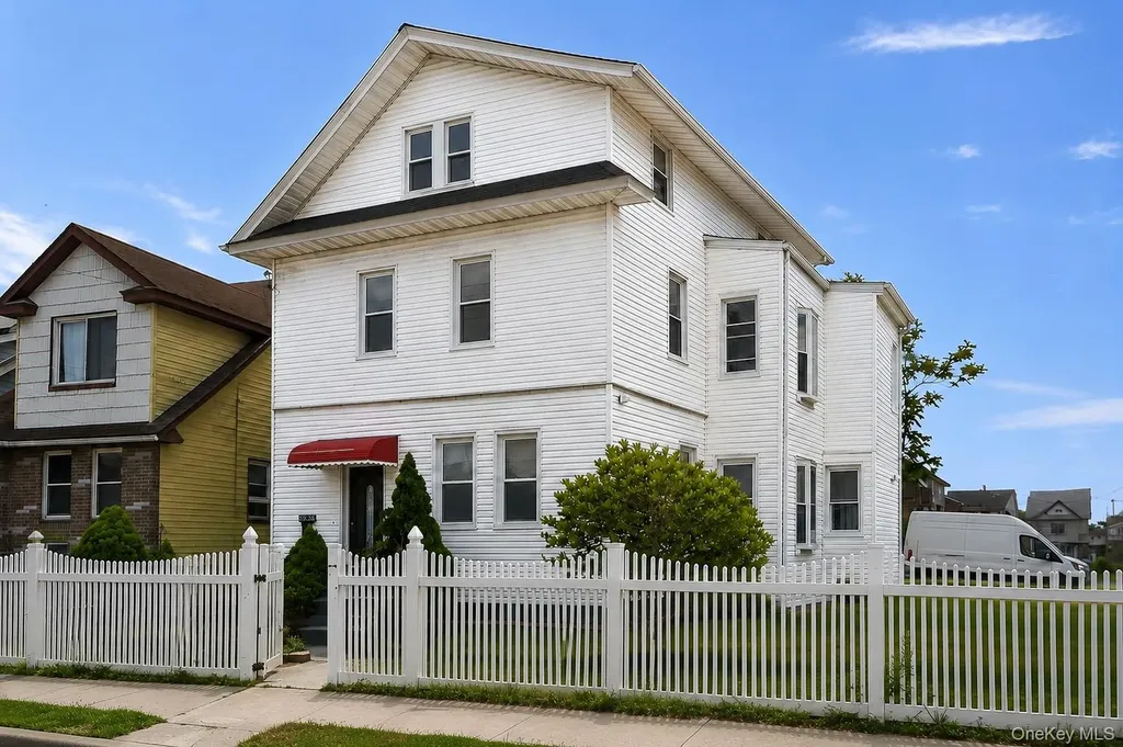21704 135th Avenue Springfield Gardens NY 11413