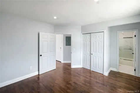 21704 135th Avenue Springfield Gardens NY 11413