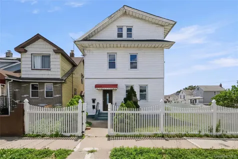21704 135th Avenue Springfield Gardens NY 11413