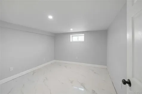 21704 135th Avenue Springfield Gardens NY 11413