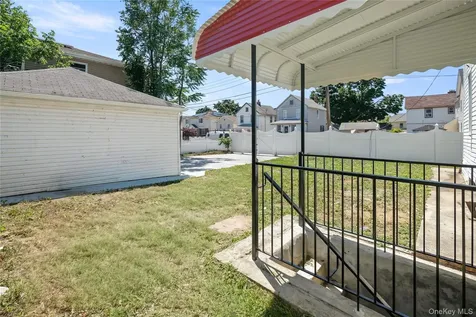 21704 135th Avenue Springfield Gardens NY 11413