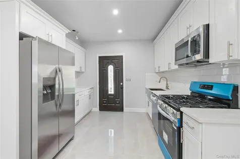 21704 135th Avenue Springfield Gardens NY 11413