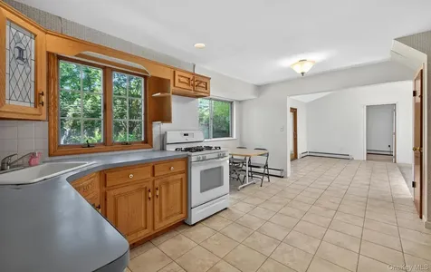 89 Beaumont Drive Plainview NY 11803