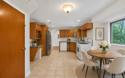 89 Beaumont Drive Plainview NY 11803
