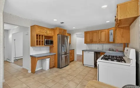 89 Beaumont Drive Plainview NY 11803