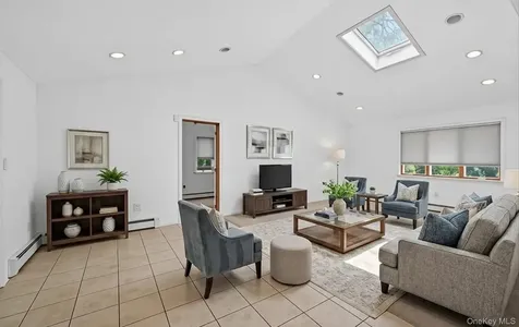 89 Beaumont Drive Plainview NY 11803