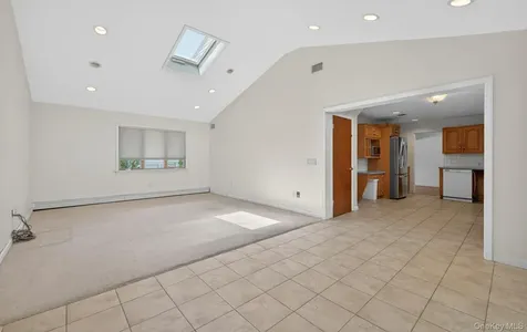 89 Beaumont Drive Plainview NY 11803