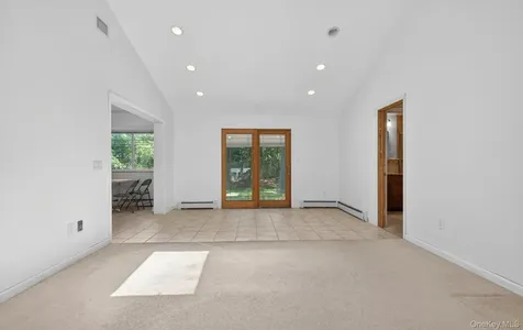 89 Beaumont Drive Plainview NY 11803