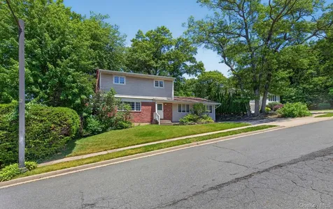 89 Beaumont Drive Plainview NY 11803