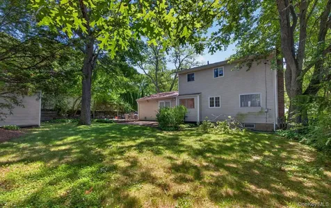 89 Beaumont Drive Plainview NY 11803