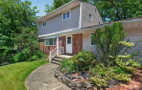 89 Beaumont Drive Plainview NY 11803