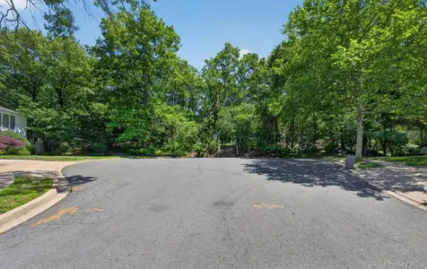 89 Beaumont Drive Plainview NY 11803