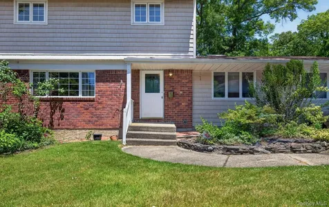89 Beaumont Drive Plainview NY 11803