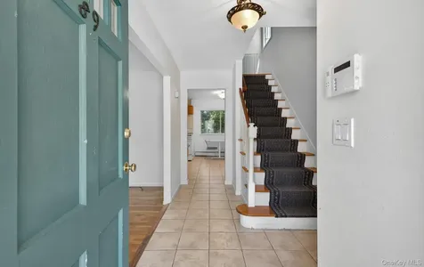 89 Beaumont Drive Plainview NY 11803