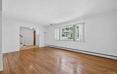 89 Beaumont Drive Plainview NY 11803