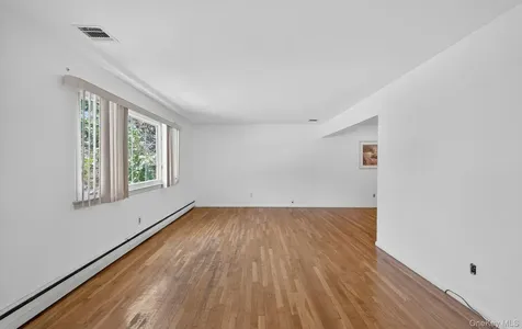 89 Beaumont Drive Plainview NY 11803