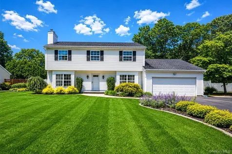22 Northumberland Drive Shoreham NY 11786