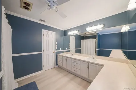 22 Northumberland Drive Shoreham NY 11786