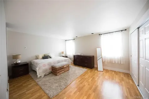 29 Woodlake E Drive Woodbury NY 11797