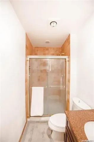 29 Woodlake E Drive Woodbury NY 11797