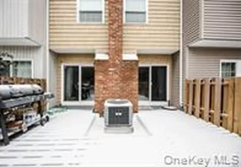 29 Woodlake E Drive Woodbury NY 11797