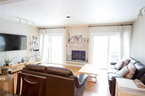 29 Woodlake E Drive Woodbury NY 11797