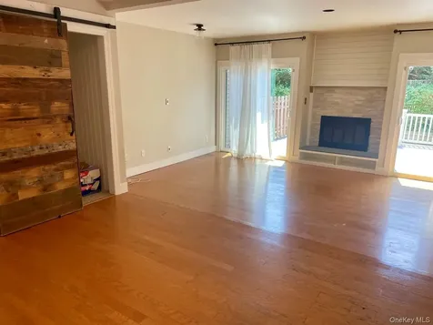 29 Woodlake E Drive Woodbury NY 11797