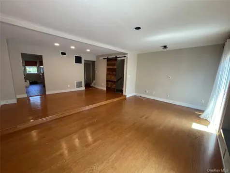 29 Woodlake E Drive Woodbury NY 11797