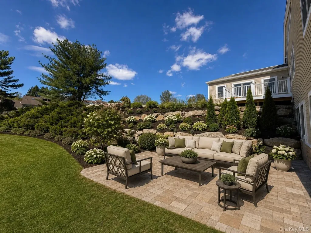 904 Oakridge Common South Salem NY 10590