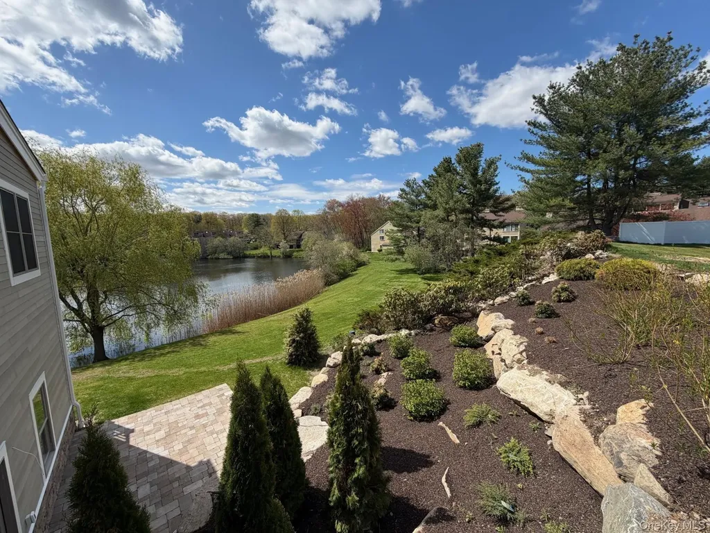 904 Oakridge Common South Salem NY 10590
