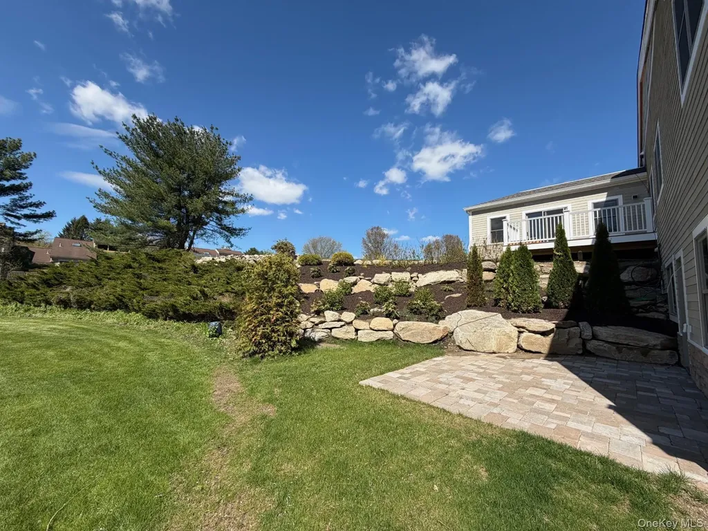 904 Oakridge Common South Salem NY 10590