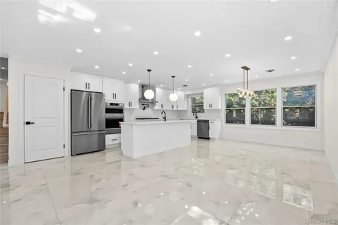 2 Circle Drive Syosset NY 11791