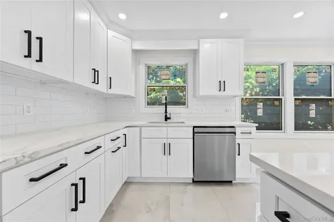 2 Circle Drive Syosset NY 11791