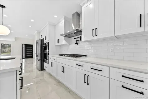 2 Circle Drive Syosset NY 11791