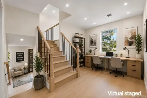 2 Circle Drive Syosset NY 11791